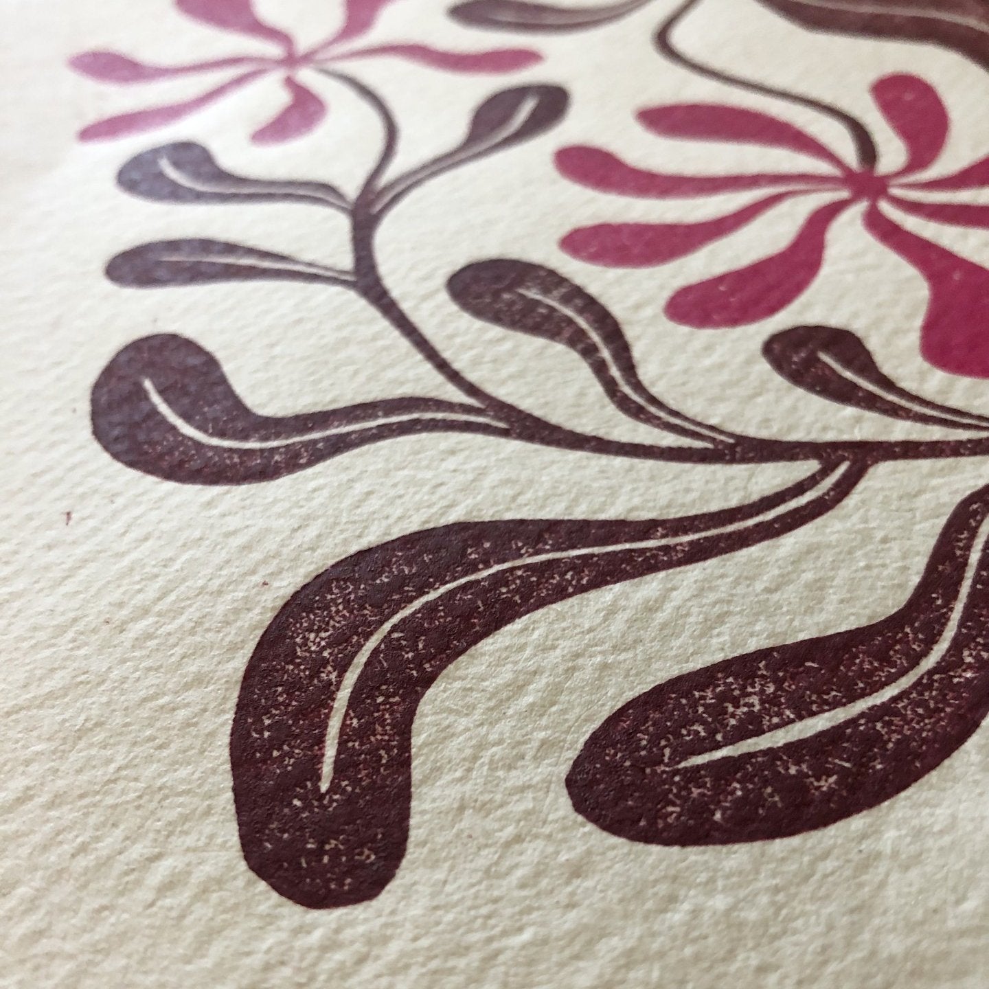 Linoprint 'Fleurs dansantes' roze-paars